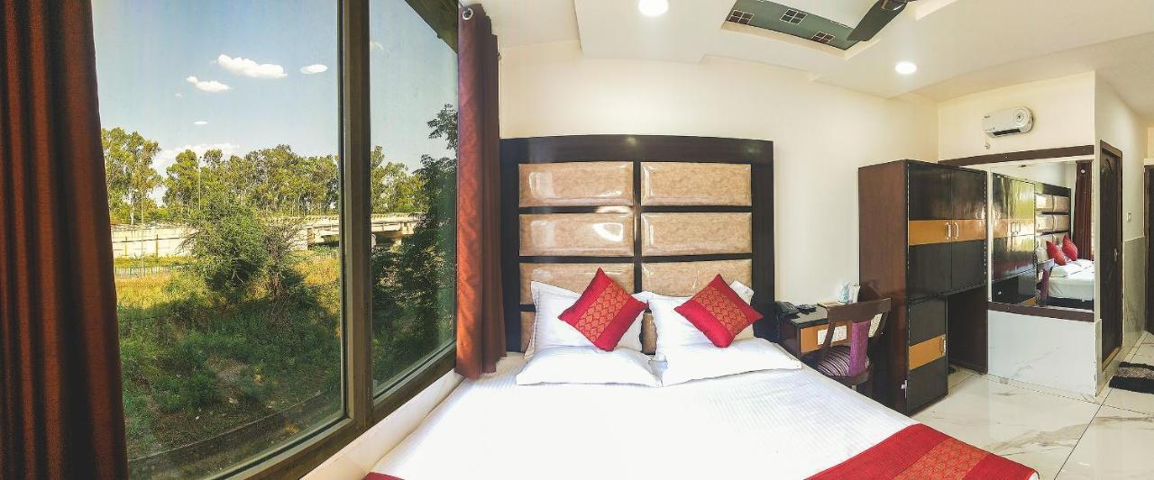 Hotel Sahil Palace Rupnagar  외부 사진