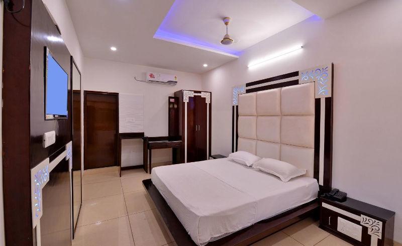 Hotel Sahil Palace Rupnagar  외부 사진